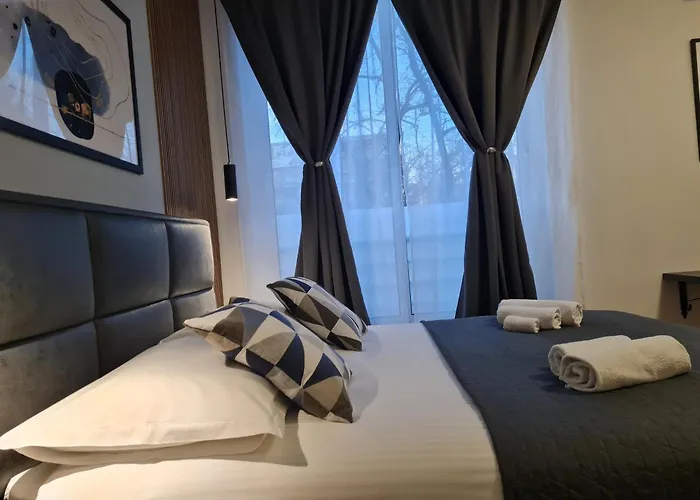 Lux Room 303