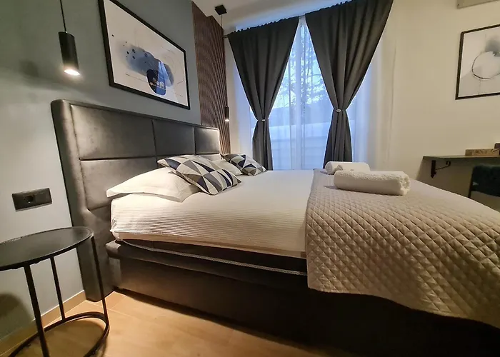 Lux Room 303