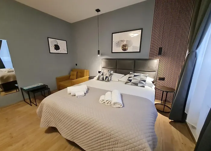 Lux Room 303