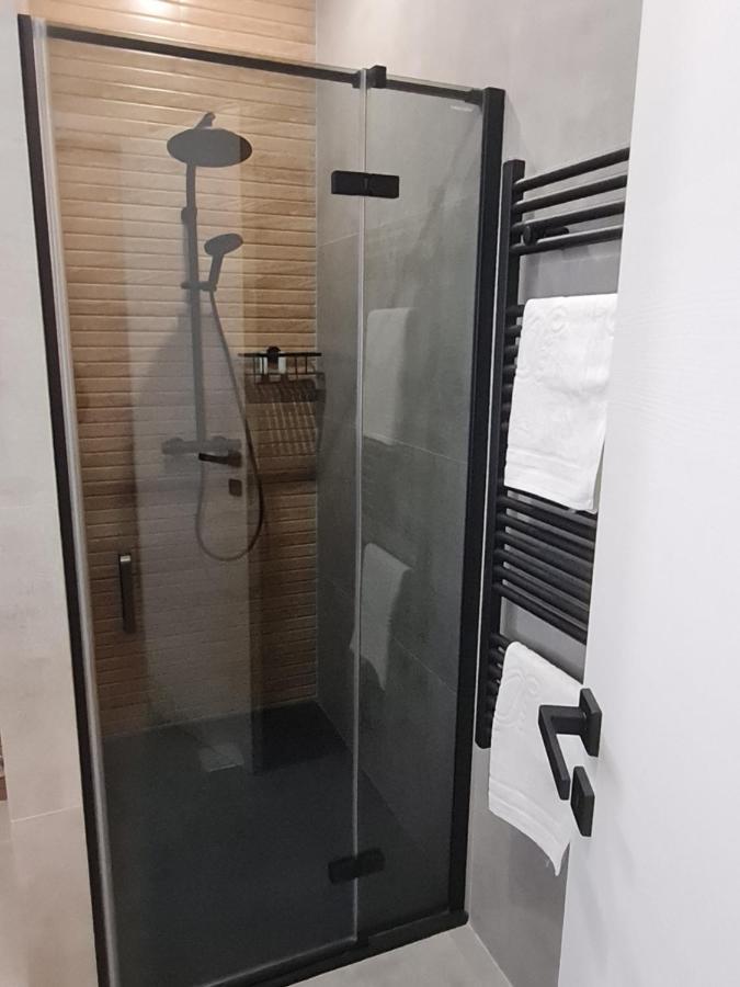 Lux 303 *